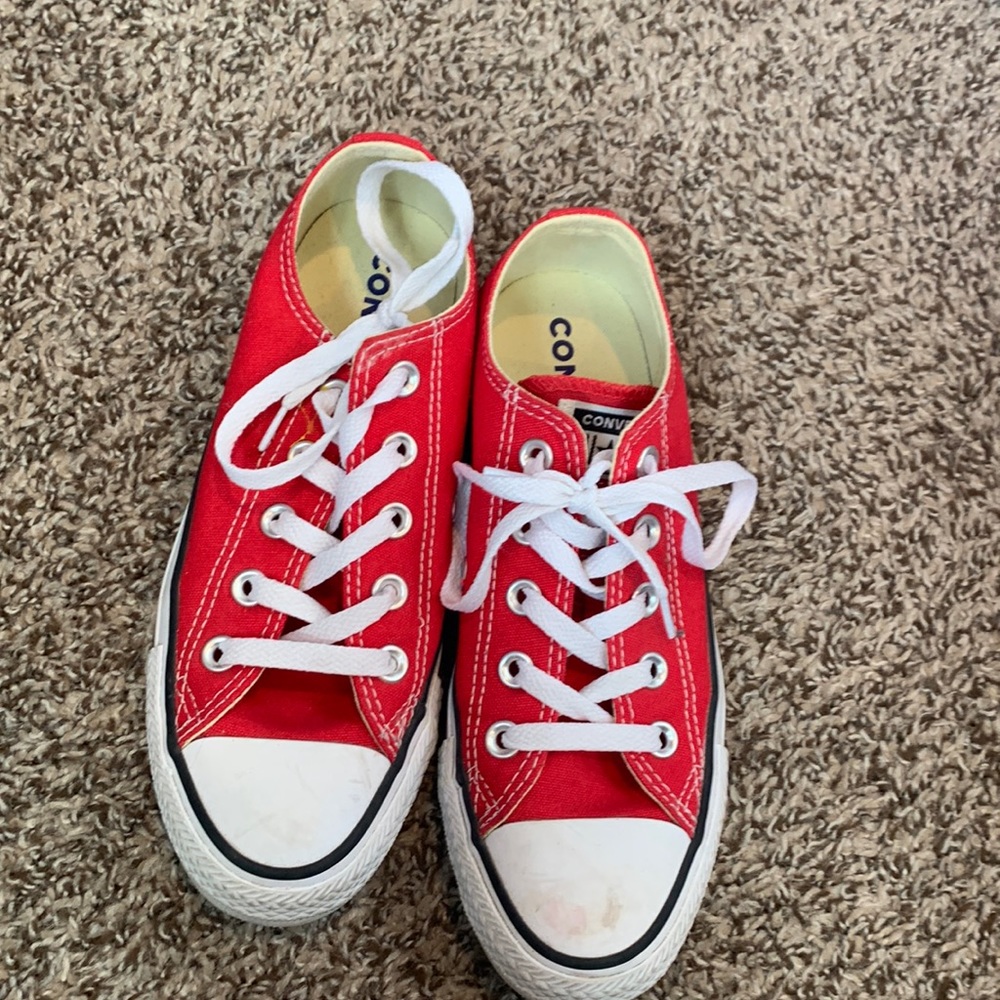RED CONVERSE